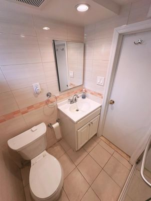 Bathroom, Interior, Recessed Lighting