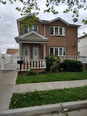 Exterior, Facade, Brick Facade, American Craftsman