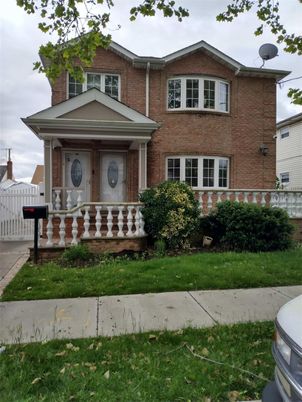 Exterior, Facade, Brick Facade, American Craftsman