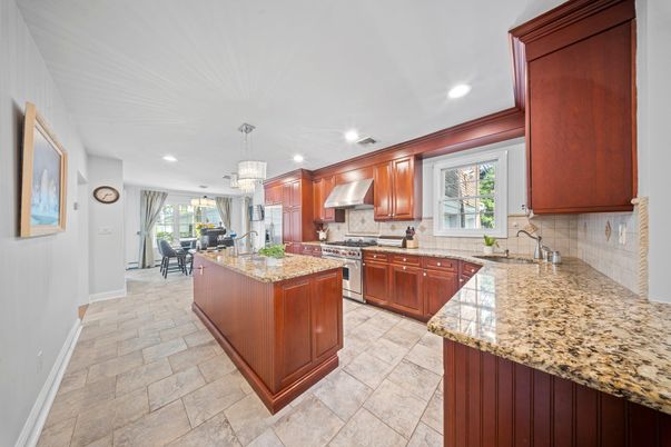 Chandelier, Dining room, Interior, Kitchen, Recessed Lighting, Stainless Steel Appliances