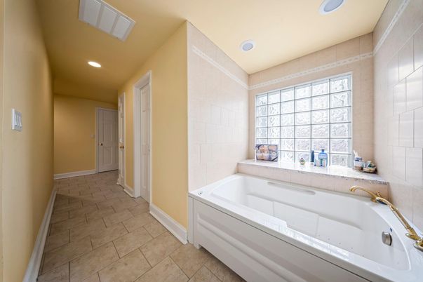 Bathroom, Interior, Recessed Lighting