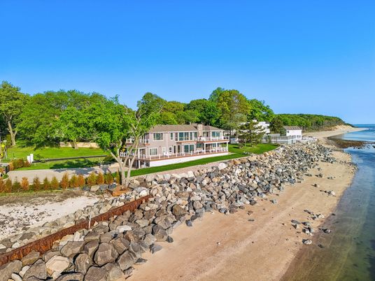 Exterior, Lake