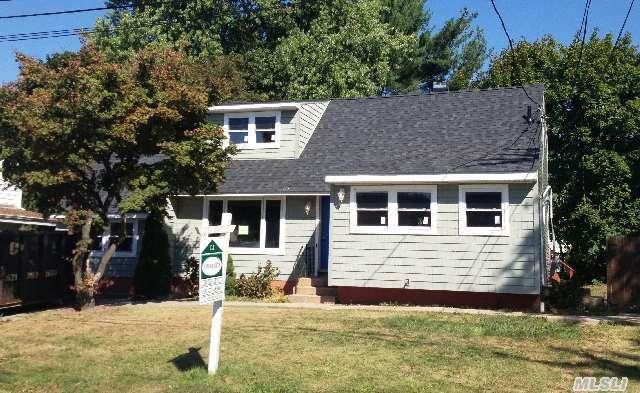 Exterior, Facade, Cape Cod