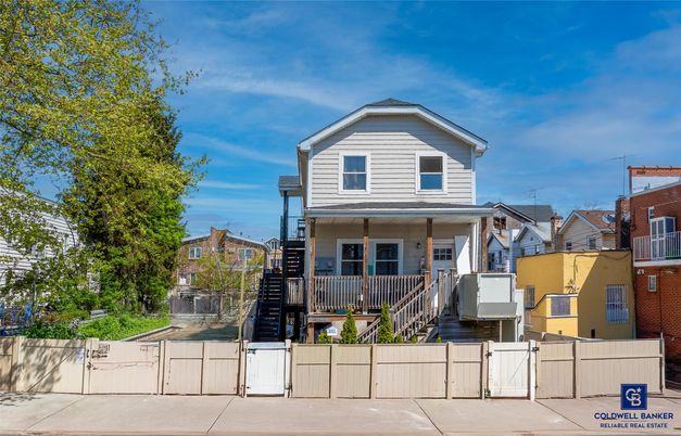 Exterior, Facade, American Craftsman