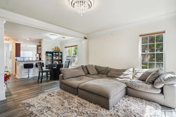 Chandelier, Dining room, Interior, Kitchen, Living room, Recessed Lighting, Wood Texture Flooring