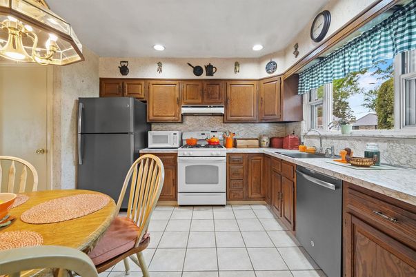 Dining room, Interior, Kitchen, Recessed Lighting