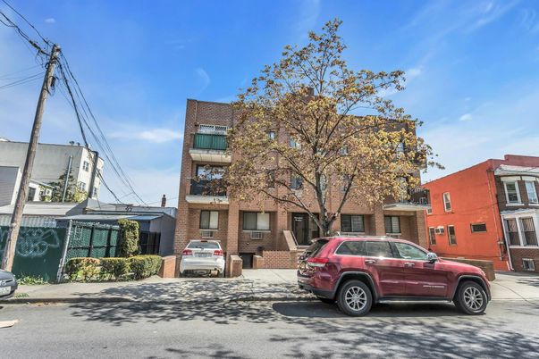 Exterior, Facade, Brick Facade, Rowhouse