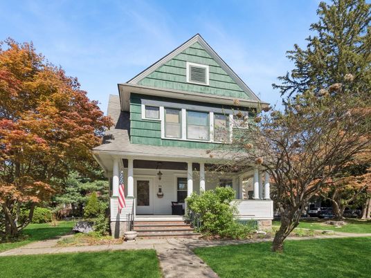 Exterior, Facade, Queen Anne Victorian