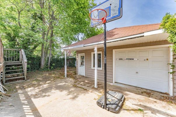 Detached Garage, Exterior