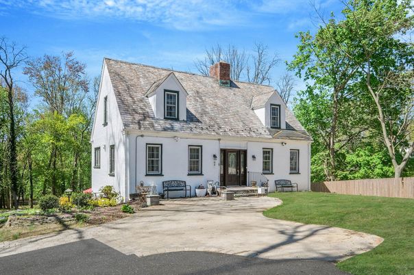 Exterior, Facade, Cape Cod