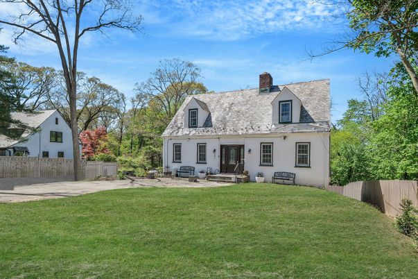 Backyard, Exterior, Facade, Cape Cod