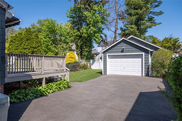 Detached Garage, Exterior