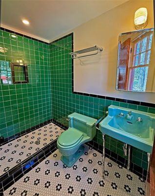 Bathroom, Interior, Recessed Lighting