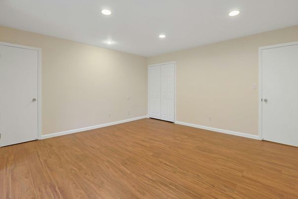 Empty room, Interior, Recessed Lighting, Wood Texture Flooring