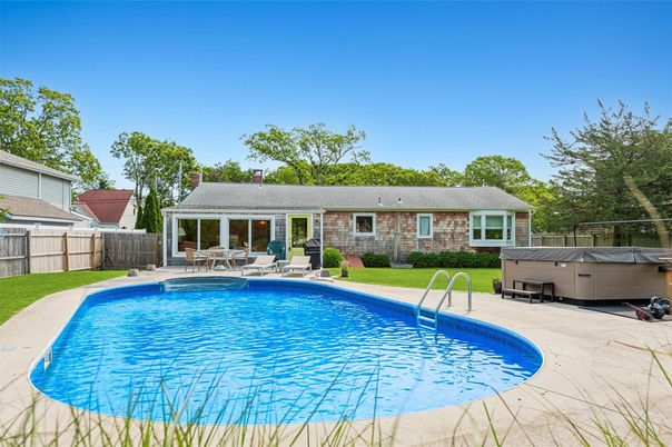 Exterior, Pool