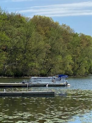 Exterior, Lake
