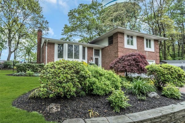 Exterior, Facade, Brick Facade, Split Level