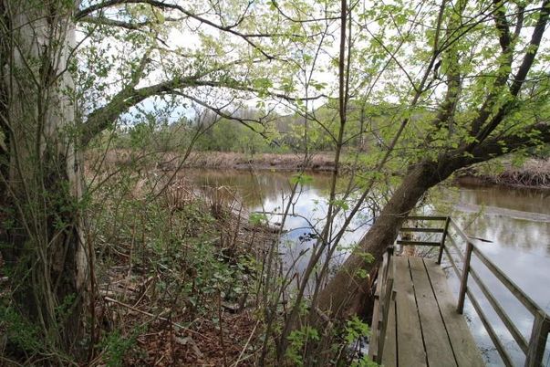 Exterior, Lake