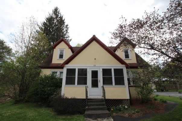 Exterior, Facade, Queen Anne Victorian