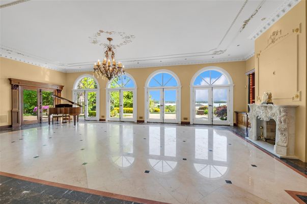 Chandelier, Fireplace, Interior, Piano, Recessed Lighting