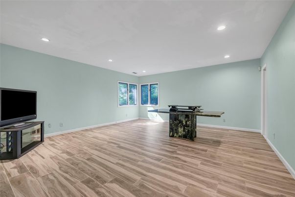 Interior, Recessed Lighting, Wood Texture Flooring