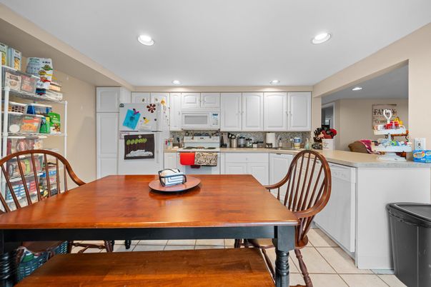 Dining room, Interior, Kitchen, Recessed Lighting