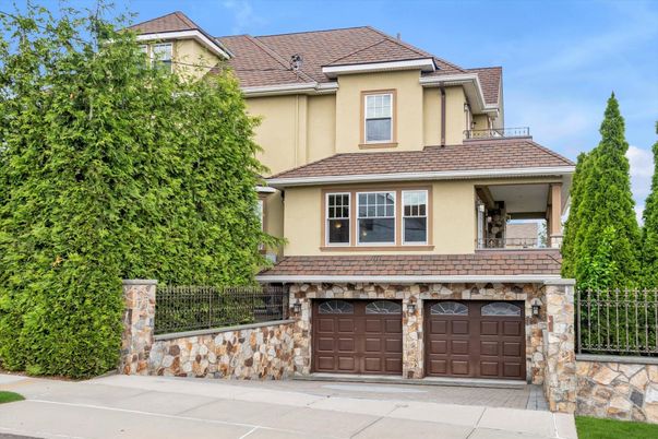 Attached, Exterior, Facade, Mediterranean