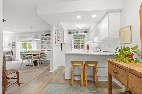 Dining room, Interior, Kitchen, Pendant Lights, Recessed Lighting, Wood Texture Flooring