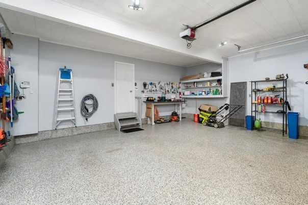 Garage, Interior