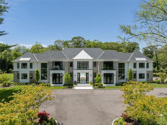 Exterior, Facade, Farmhouse