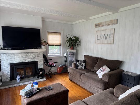 Fireplace, Fitness Equipment, Interior, Living room, Wood Texture Flooring