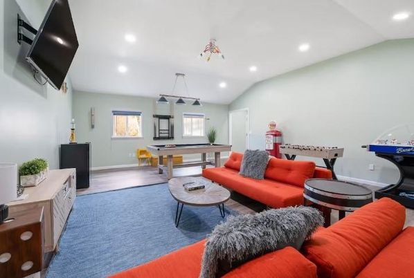 Billiard Table, Game Room, Interior, Living room, Pendant Lights, Recessed Lighting