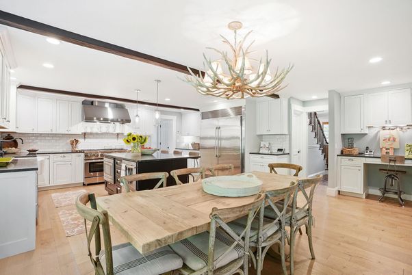 Chandelier, Dining room, Interior, Kitchen, Pendant Lights, Recessed Lighting, Stainless Steel Appliances, Wood Texture Flooring