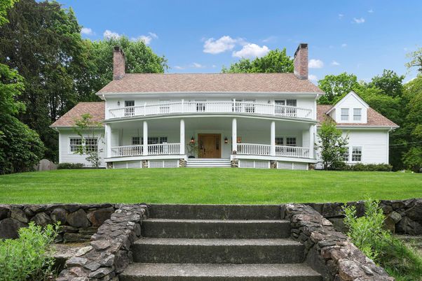 Backyard, Exterior, Facade, American Foursquare