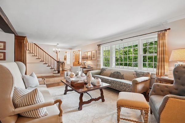 Chandelier, Interior, Living room