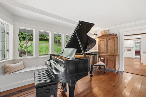 Interior, Piano, Recessed Lighting, Wood Texture Flooring