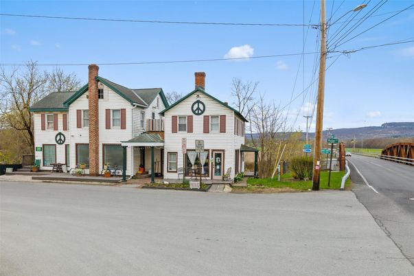 Exterior, Facade, Queen Anne Victorian