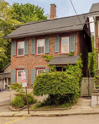 Exterior, Facade, Brick Facade, Georgian