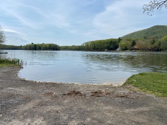 Exterior, Lake