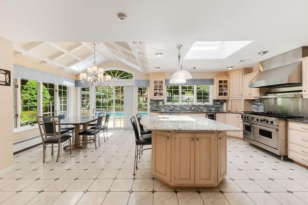 Chandelier, Dining room, Interior, Kitchen, Pendant Lights, Recessed Lighting, Stainless Steel Appliances