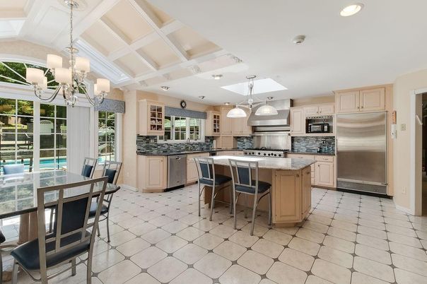 Chandelier, Dining room, Interior, Kitchen, Recessed Lighting, Stainless Steel Appliances