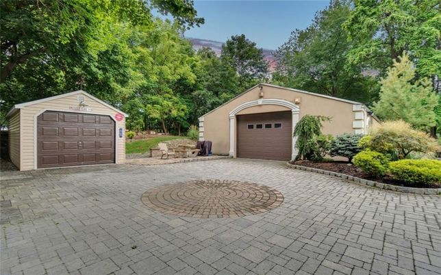 Detached Garage, Exterior