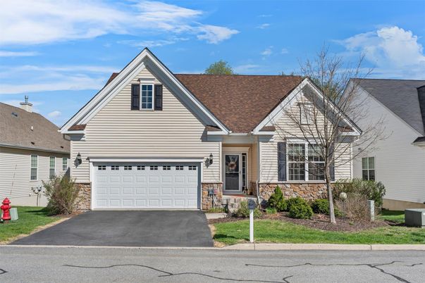 Attached, Exterior, Facade, Ranch
