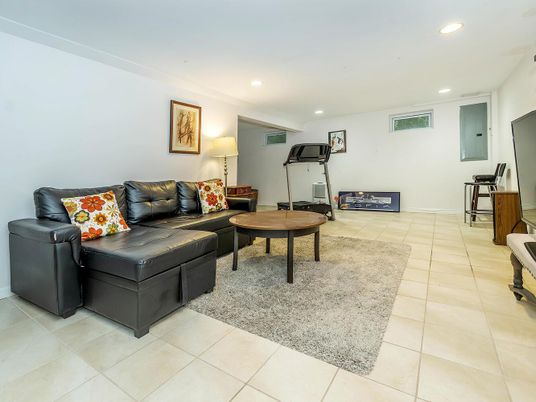Fitness Equipment, Interior, Living room, Recessed Lighting