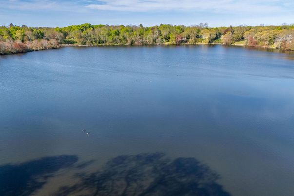 Exterior, Lake