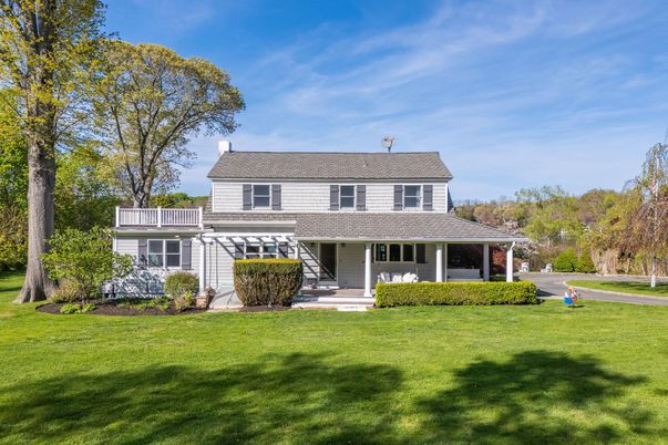 Backyard, Exterior, Facade, American Foursquare
