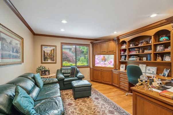 Home Office, Interior, Recessed Lighting, Wood Texture Flooring