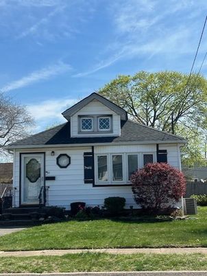 Exterior, Facade, Cape Cod