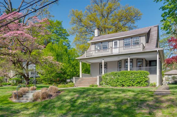 Exterior, Facade, American Foursquare