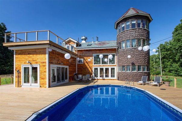Exterior, Pool